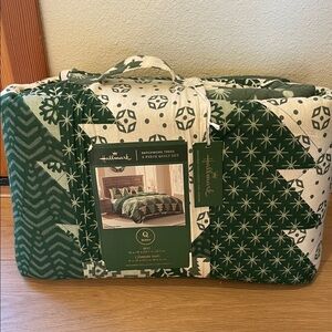 Hallmark Christmas Patchwork 3 Piece Quilt Set